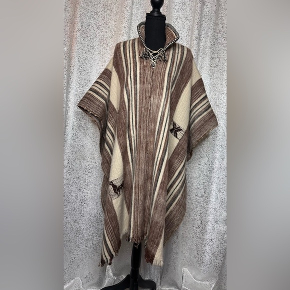 NWOT Never worn Peruvian Alpaca poncho - Picture 1 of 3